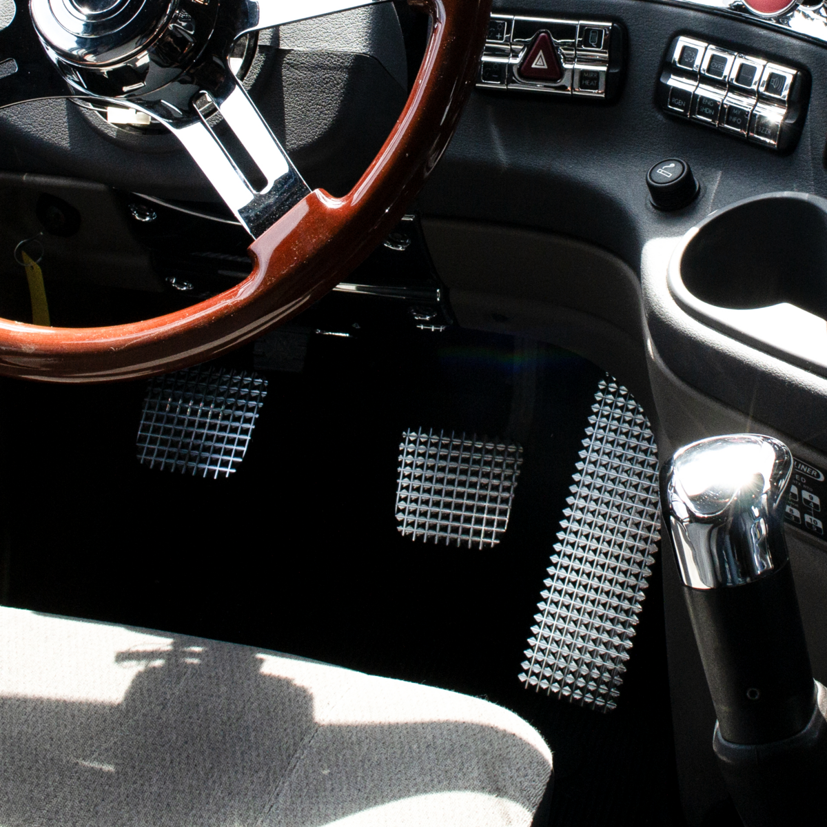 Chrome Billet Aluminum Diamond Pedal Set For 2008-2017 Freightliner Cascadia/Coronado/M3