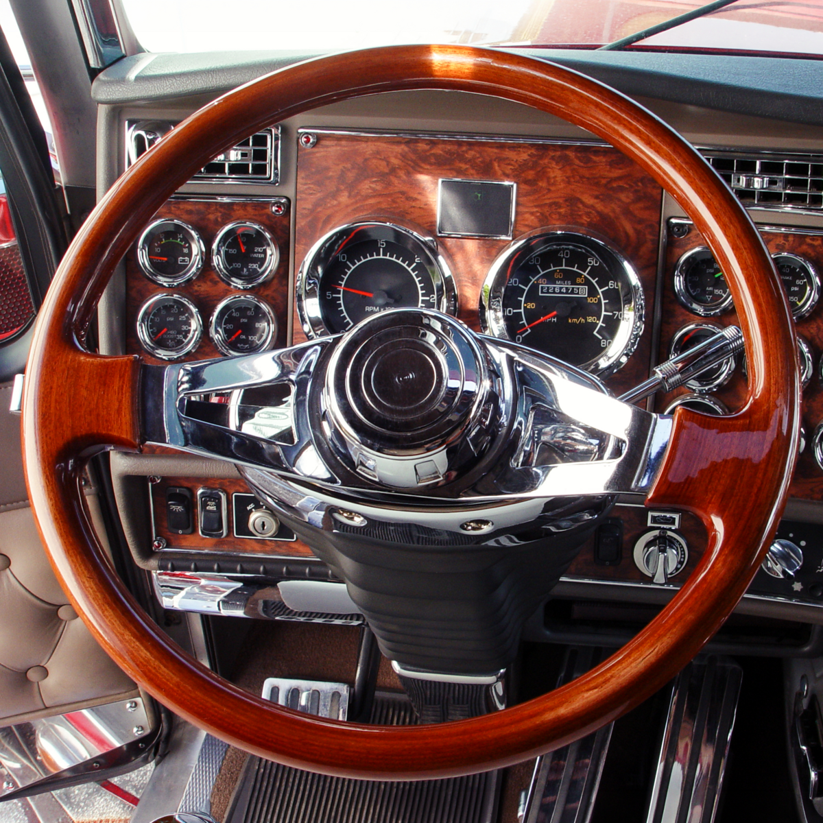 Chrome Steering Wheel Hub & Horn Button Kit For 2000 or Older Navistar International