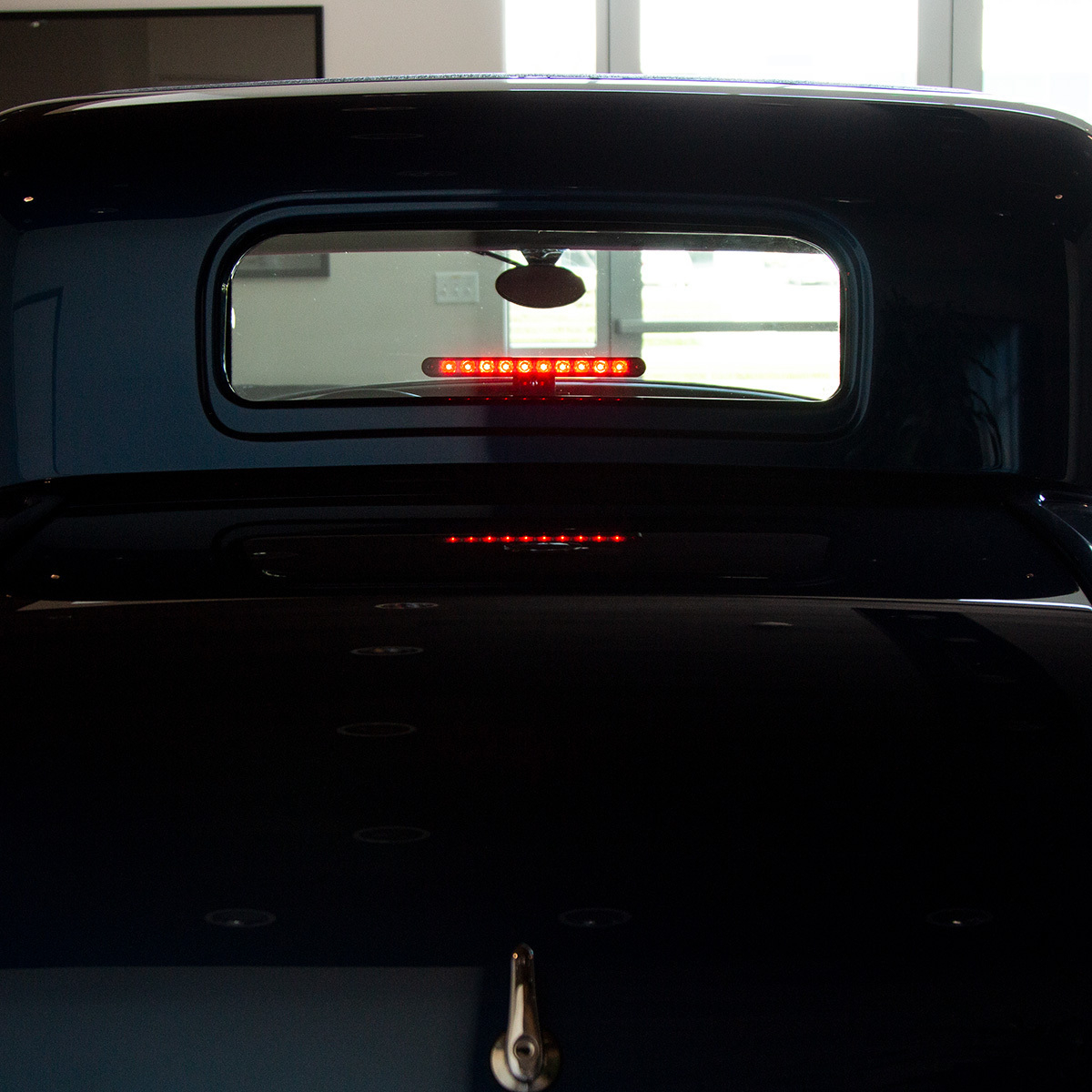 10 LED Dual Function 3rd Brake Light With Black Swivel Pedestal Base - Red LED/Red Lens