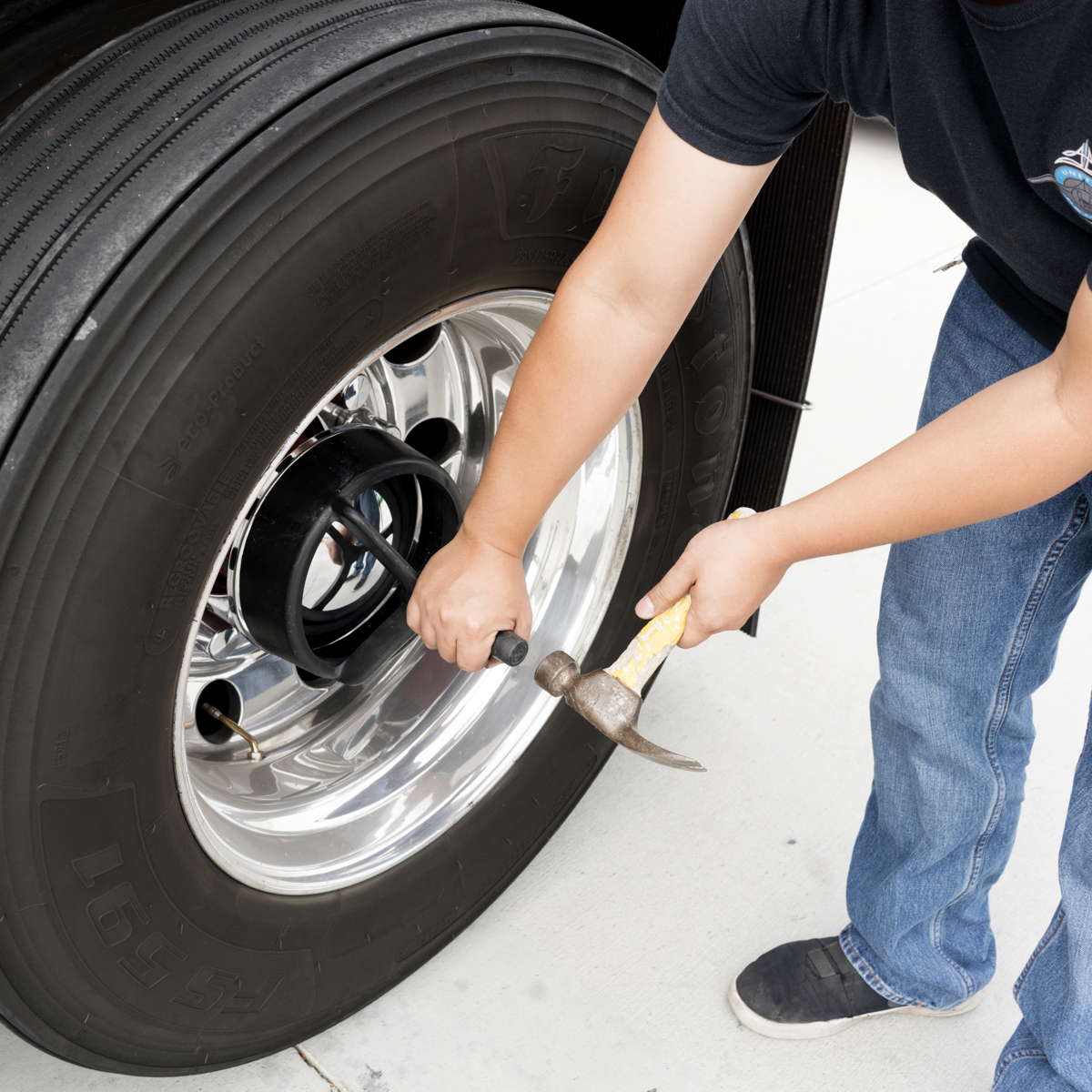 Hubcap Mounting Tool