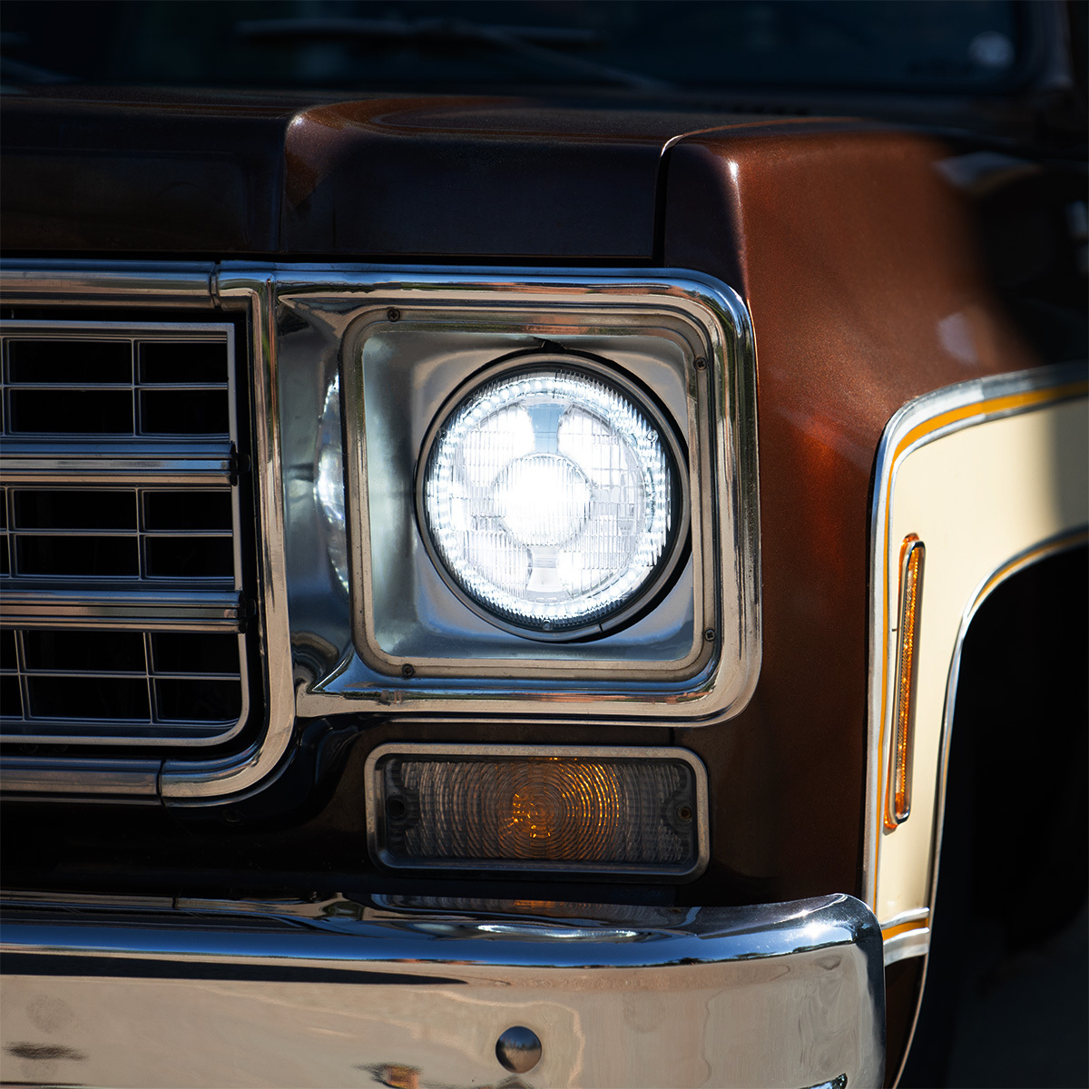 ULTRALIT - High Power LED 7" Projection Light With Dual Color LED Halo & Classic Style Lens