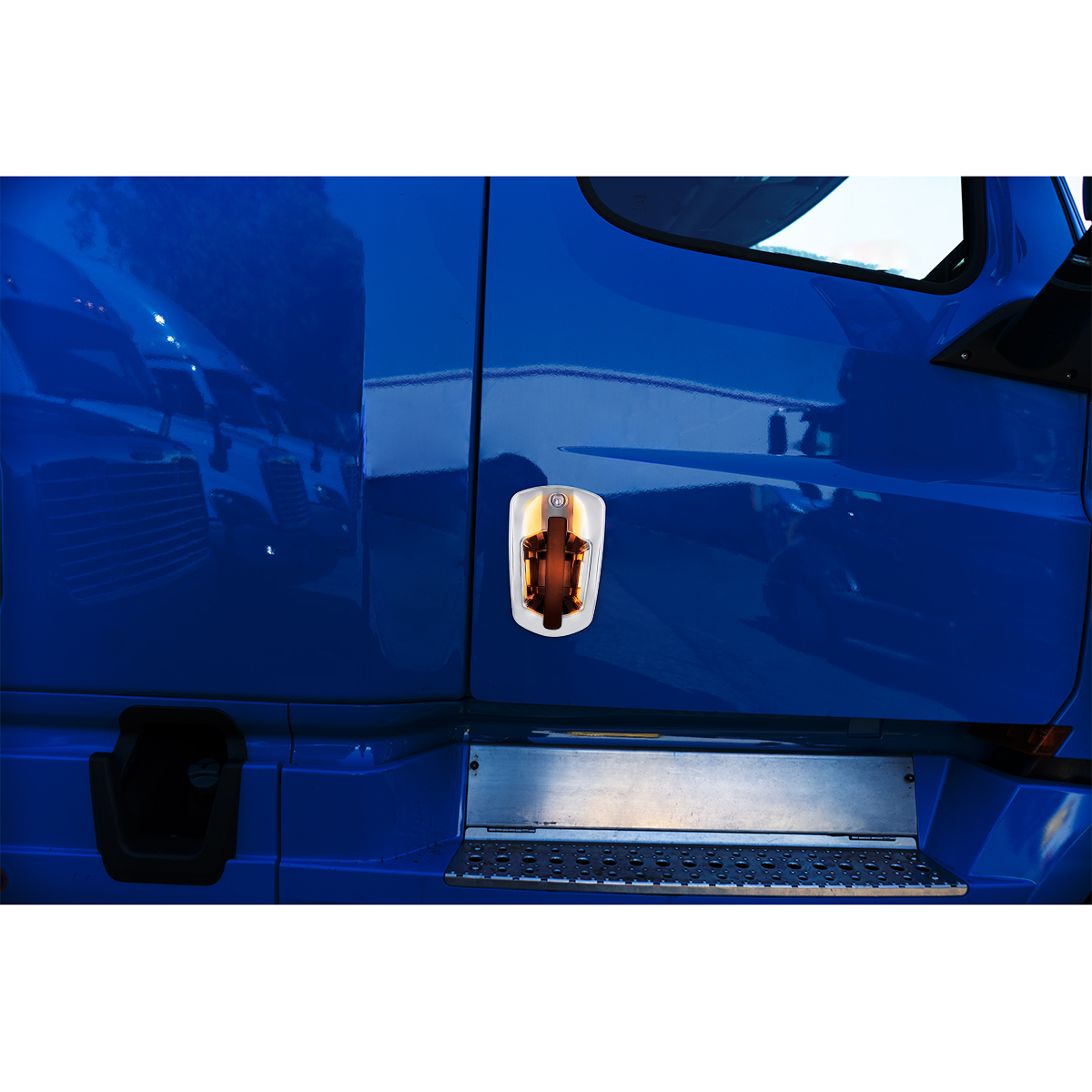 6 LED Chrome Door Handle Cover For 2018-2026 Freightliner Cascadia - Passenger, Amber LED