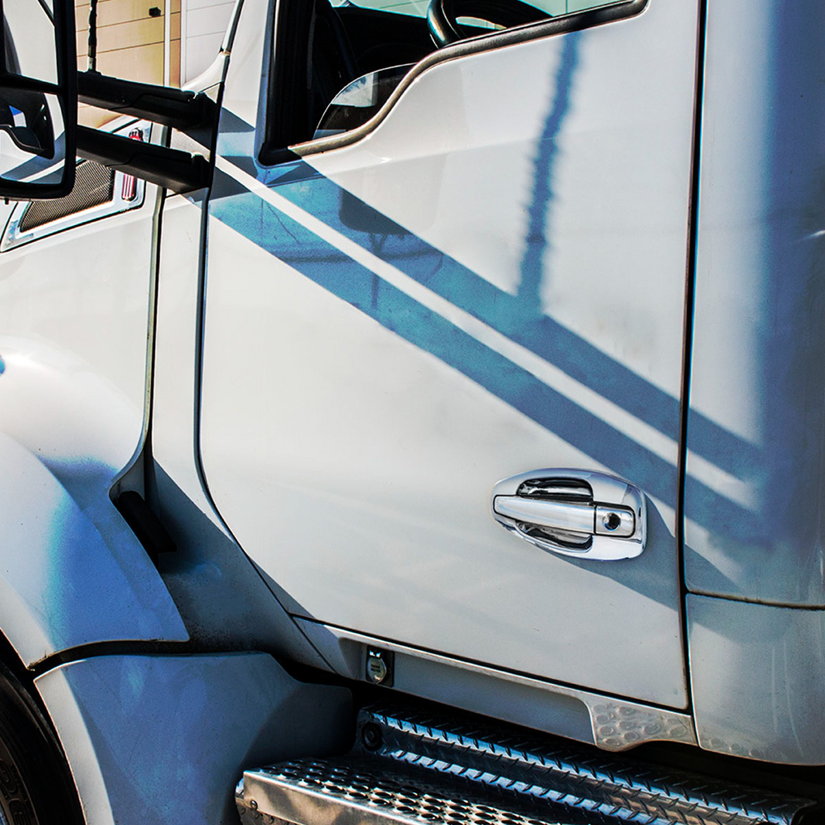 Chrome Exterior Door Handle Cover For Kenworth T680/T880 (2013-2024) & W990 (2019-2024) - Driver and Passenger (2pcs)